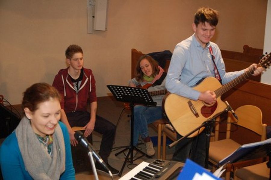 Das Musikteam unter Leitung von Annika Friesinger